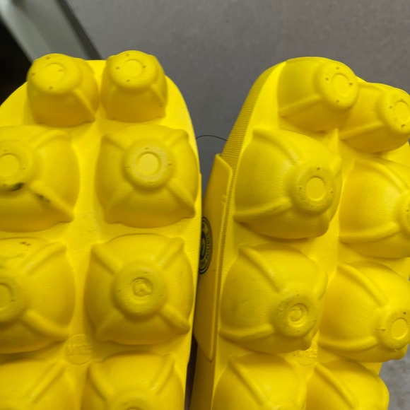Meow Wolf Omega Mart Cage-Free Toes Yellow Egg Carton Slides Men 10.5 women 12